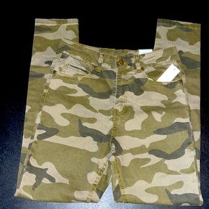 DIP skinny fit high rise camo denim. Size 7